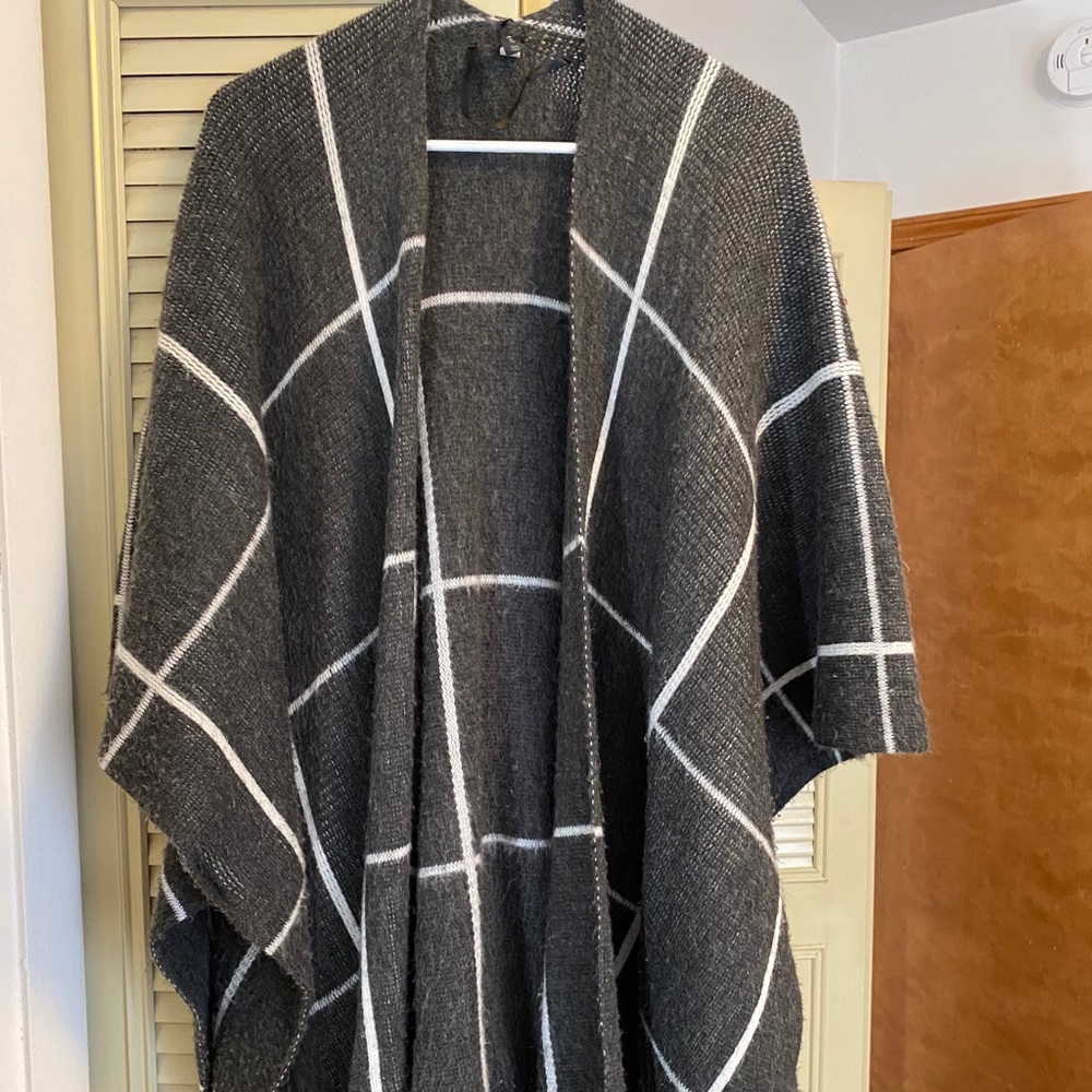 Grey and white plaid ruana